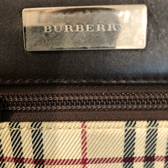 Authentic BURBERRY CROSS BODY BAG - Picture 8 of 15